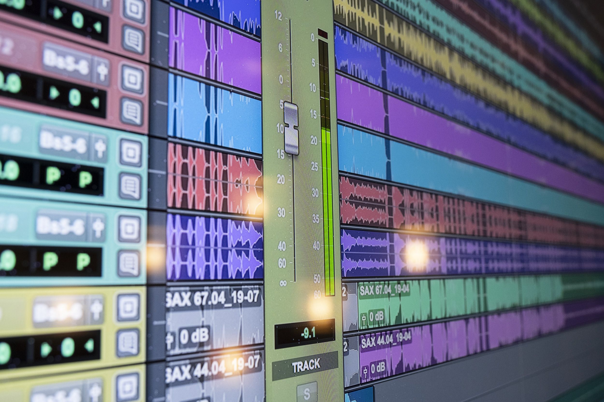 Recording tracks on a screen
