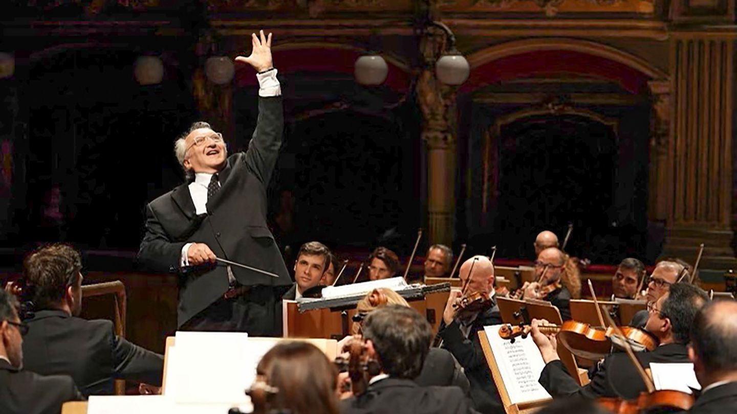 Photo of conductor leading an orchestra